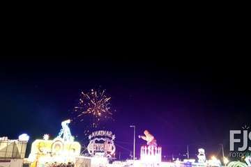 Vistoso espectáculo pirotécnico en el cielo de Telde (Foto Francisco Javier Santana, Jesús Ruiz Mesa y TA)